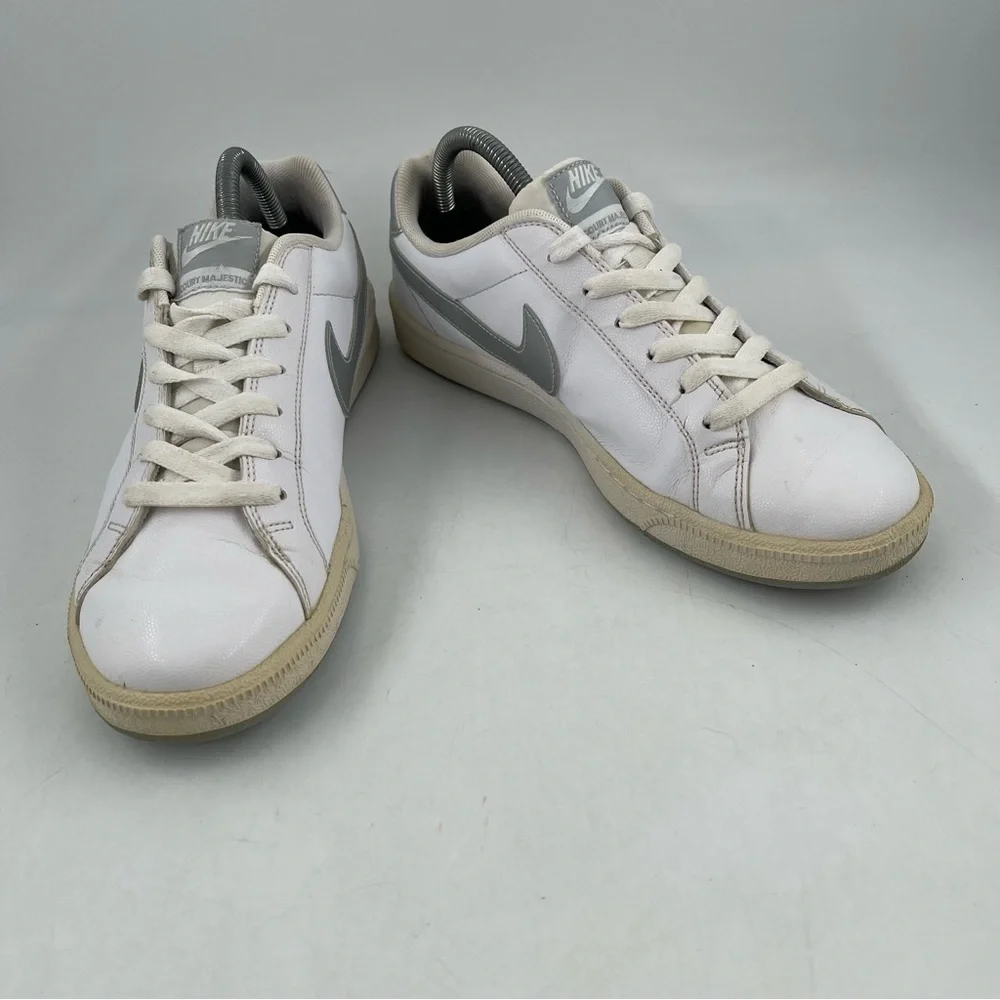 Nike Women’s Court Majestic White Grey Lace Up Low Top Running Shoes - Size 10